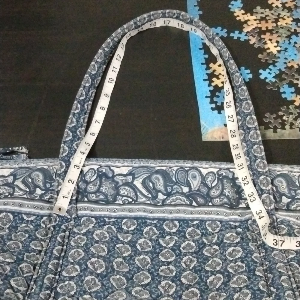 Verá Bradley tote bag sz 22× 14 inche color blue gray in good condition